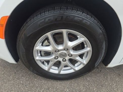 Used 2023 Chrysler Voyager LX image 41