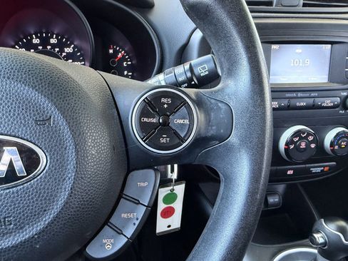 Used 2016 Kia Soul + image 24