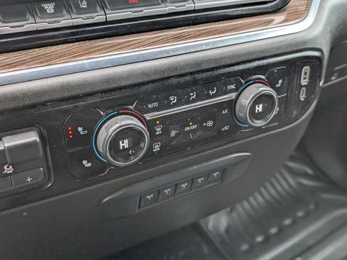 Used 2024 Chevrolet Silverado 2500 LT w/ Convenience Package image 11