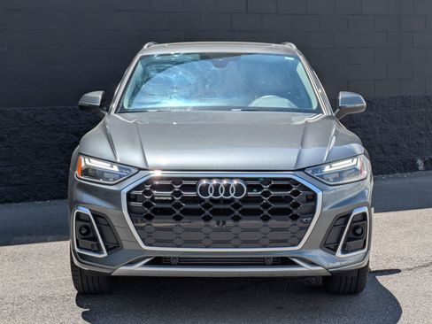 Used 2023 Audi Q5 2.0T Premium w/ Convenience Package AWD/4WD image 2