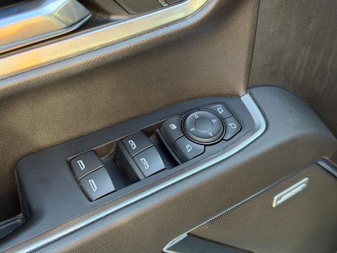 Used 2022 Chevrolet Silverado 1500 LTZ w/ LTZ Premium Package AWD/4WD image 15