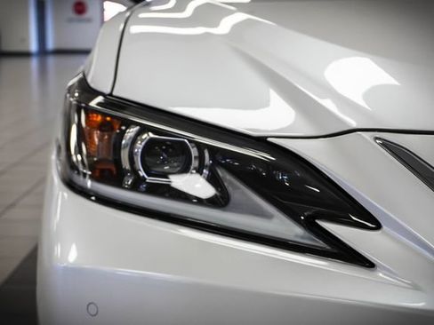 Used 2025 Lexus ES 350 w/ Premium Package FWD image 29