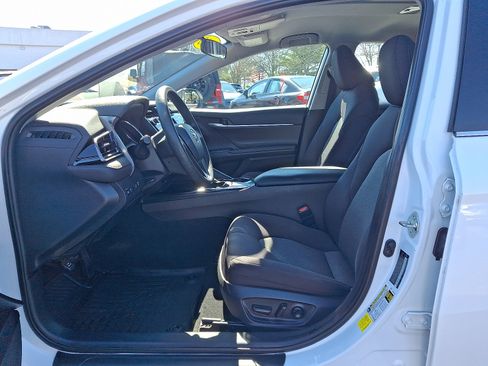 Used 2020 Toyota Camry LE image 13