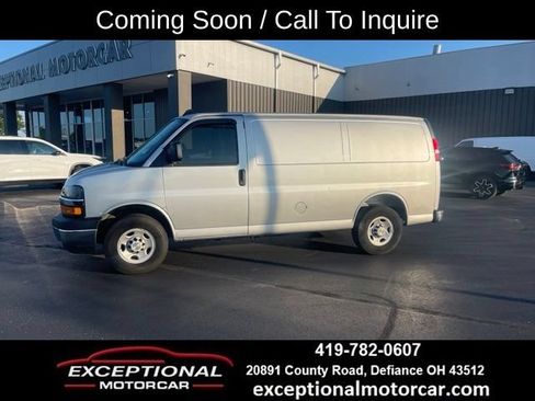 Used 2025 Chevrolet Express 3500 w/ Hotel Shuttle Package RWD image 2