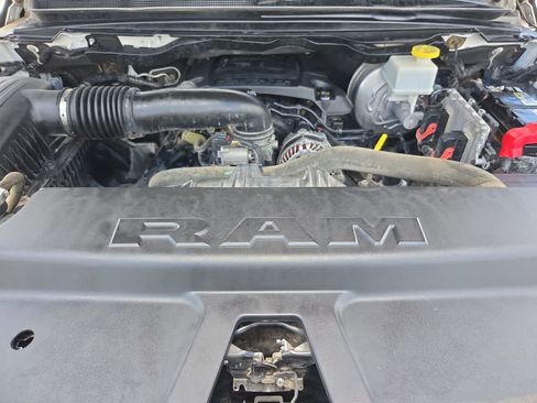 Used 2019 RAM 1500 Laramie AWD/4WD image 17