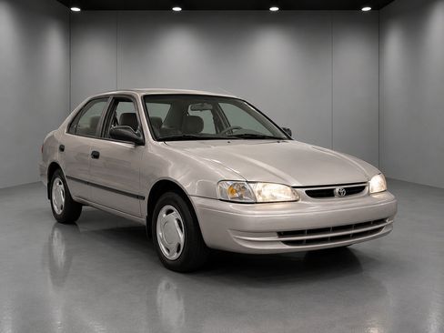 Used 2000 Toyota Corolla CE FWD image 3