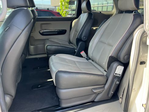 Used 2016 Kia Sedona SX image 26