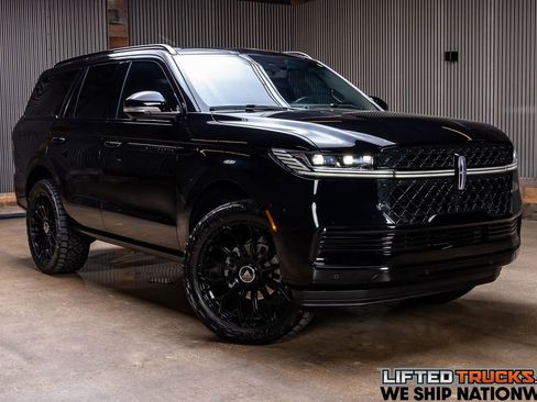 Used 2025 Lincoln Navigator Reserve w/ Jet Appearance Package image 1