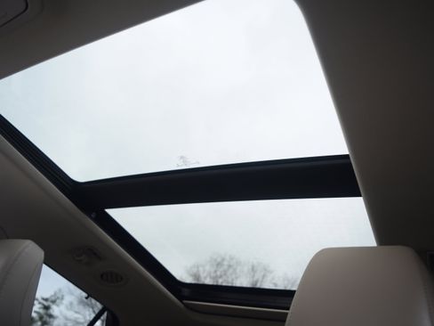 Used 2023 Ford Explorer Limited w/ Limited Technology Package image 19