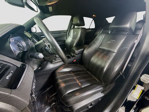 Used 2019 Chrysler 300 S RWD image 22
