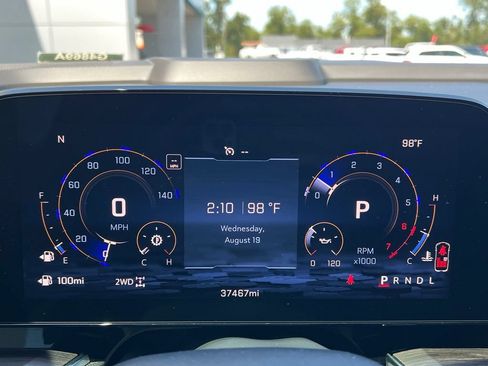 Used 2025 Chevrolet Suburban LT w/ Comfort Package AWD/4WD image 14