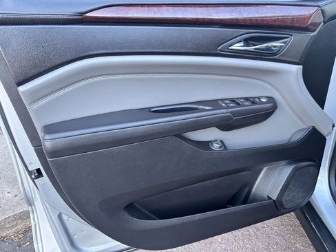 Used 2010 Cadillac SRX Luxury image 10