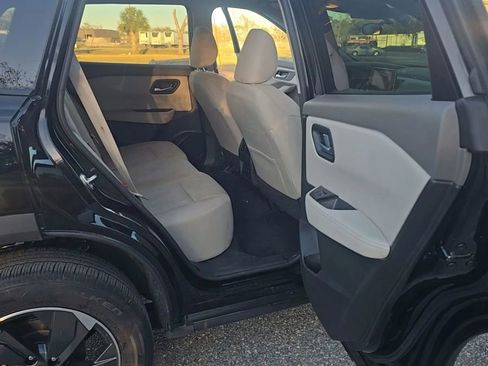 Used 2025 Nissan Rogue SV image 15