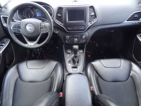 Used 2019 Jeep Cherokee Latitude Plus w/ Comfort/Convenience Group image 14