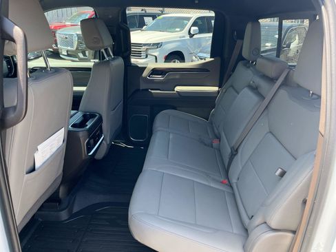 Used 2023 GMC Sierra 1500 SLT w/ SLT Convenience Package AWD/4WD image 17