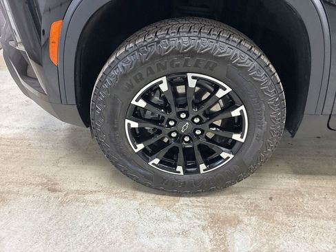 Used 2025 Chevrolet Traverse Z71 w/ Driver Confidence Package image 40