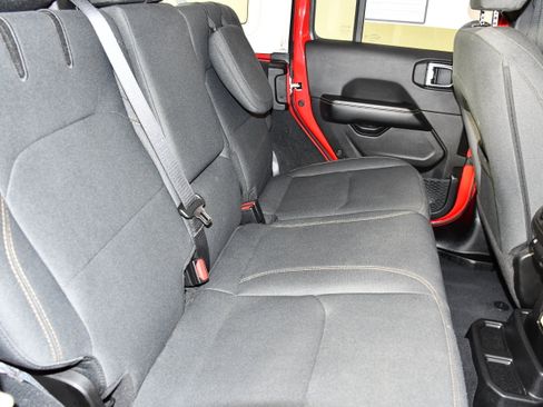 Used 2024 Jeep Wrangler Unlimited Sahara AWD/4WD image 45