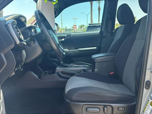 Used 2020 Toyota Tacoma TRD Off-Road w/ Technology Package AWD/4WD image 26