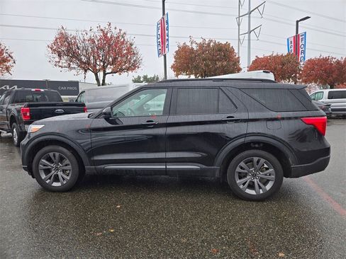 Used 2022 Ford Explorer XLT w/ Equipment Group 202A image 8