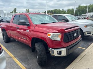 Used 2017 Toyota Tundra SR5 w/ SR5 Upgrade Package AWD/4WD video 2