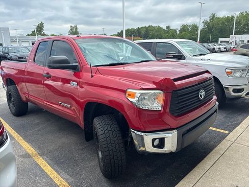 Used 2017 Toyota Tundra SR5 w/ SR5 Upgrade Package AWD/4WD image 2