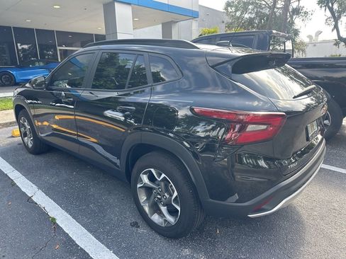 Used 2024 Chevrolet Trax LT w/ LT Convenience Package FWD image 4