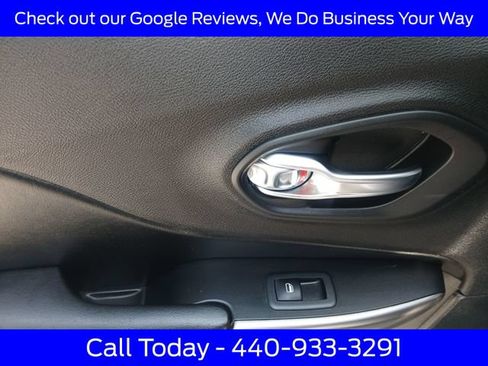 Used 2019 Jeep Cherokee Limited AWD/4WD image 32