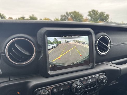 Used 2023 Jeep Wrangler Unlimited Sahara w/ Cold Weather Group image 24