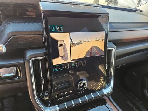 Used 2025 GMC Yukon Denali image 21