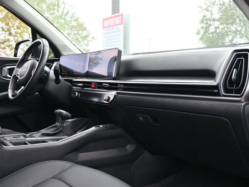 Used 2025 Kia Sorento S AWD/4WD image 26