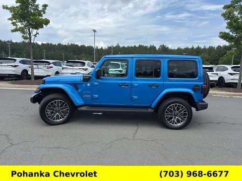 Used 2022 Jeep Wrangler Unlimited Sahara w/ Cold Weather Group AWD/4WD image 5