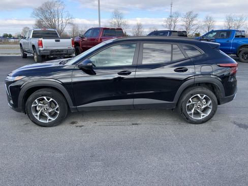 Used 2025 Chevrolet Trax LT FWD image 5