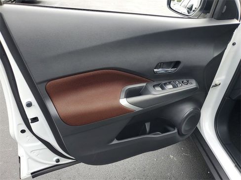 Certified 2024 Nissan Kicks SR image 11