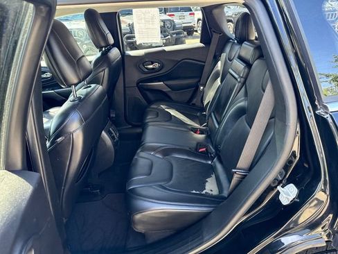 Used 2019 Jeep Cherokee Limited AWD/4WD image 13