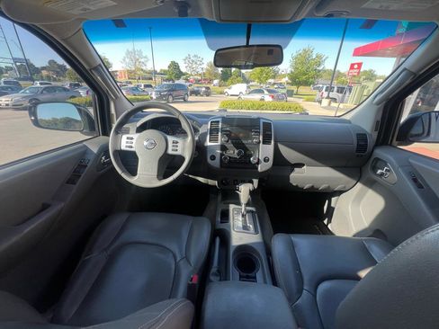 Used 2013 Nissan Frontier SV w/ SV Value Truck Pkg AWD/4WD image 10
