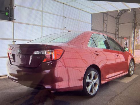 Used 2012 Toyota Camry SE FWD image 13