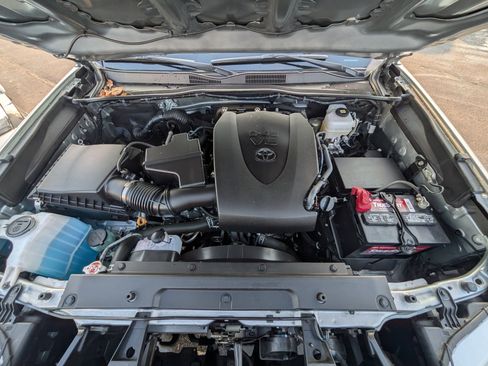 Certified 2023 Toyota Tacoma TRD Off-Road image 24