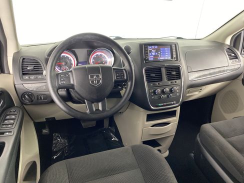 Used 2018 Dodge Grand Caravan SE w/ UConnect Hands-Free Group FWD image 35