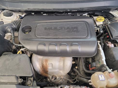 Used 2019 Jeep Cherokee Latitude Plus w/ Cold Weather Group AWD/4WD image 30