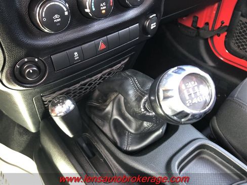 Used 2018 Jeep Wrangler Unlimited Sport S AWD/4WD image 15