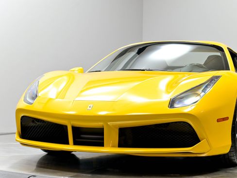 Used 2017 Ferrari 488 Spider RWD image 98