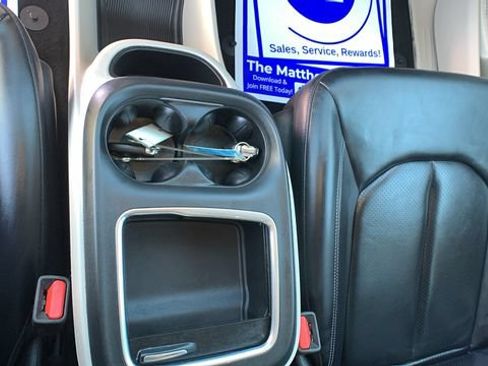 Used 2023 Chrysler Pacifica Touring-L FWD image 14