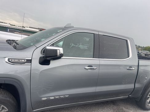 Used 2026 GMC Sierra 1500 SLT AWD/4WD image 8