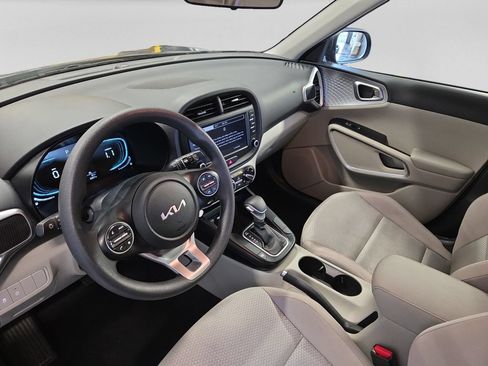 Used 2025 Kia Soul LX w/ LX Technology Package FWD image 14