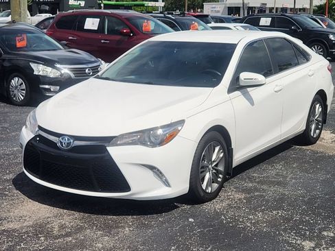 Used 2017 Toyota Camry SE FWD image 2
