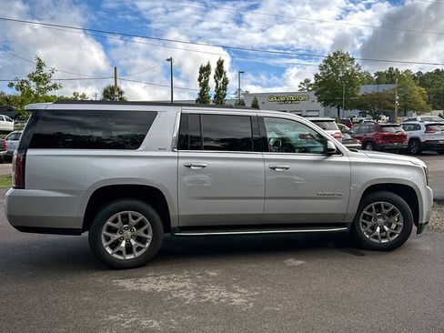Used 2017 GMC Yukon XL SLT w/ Open Road Package image 15