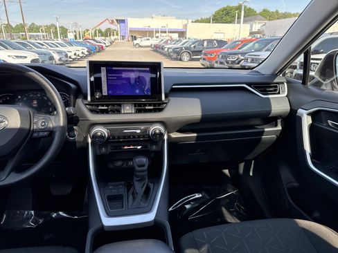 Used 2024 Toyota RAV4 XLE w/ Convenience Package FWD image 30