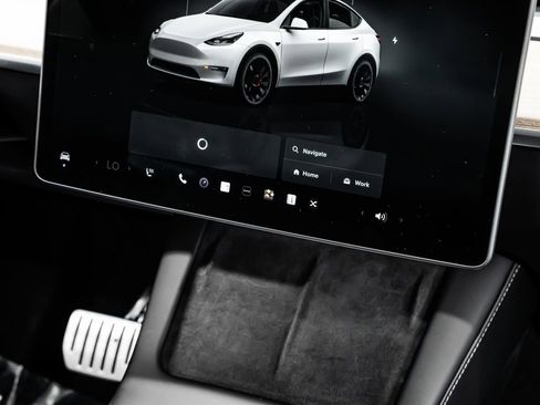 Used 2023 Tesla Model Y Long Range image 16
