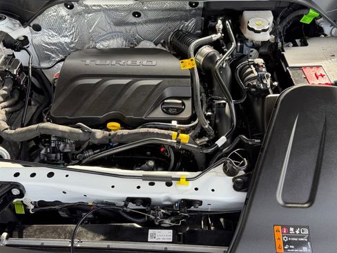 Used 2025 Chevrolet Trax LT w/ LT Convenience Package image 7