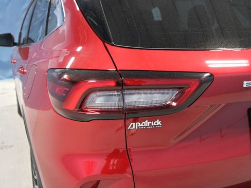 Used 2025 Ford Escape SE w/ Class II Trailer Tow Package FWD image 38